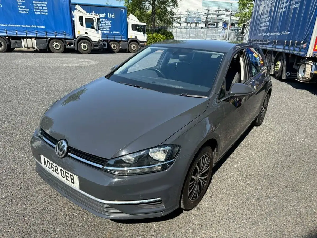 2018-volkswagen-golf-10-tsi-se-115ps-hatchback-5d-big-8