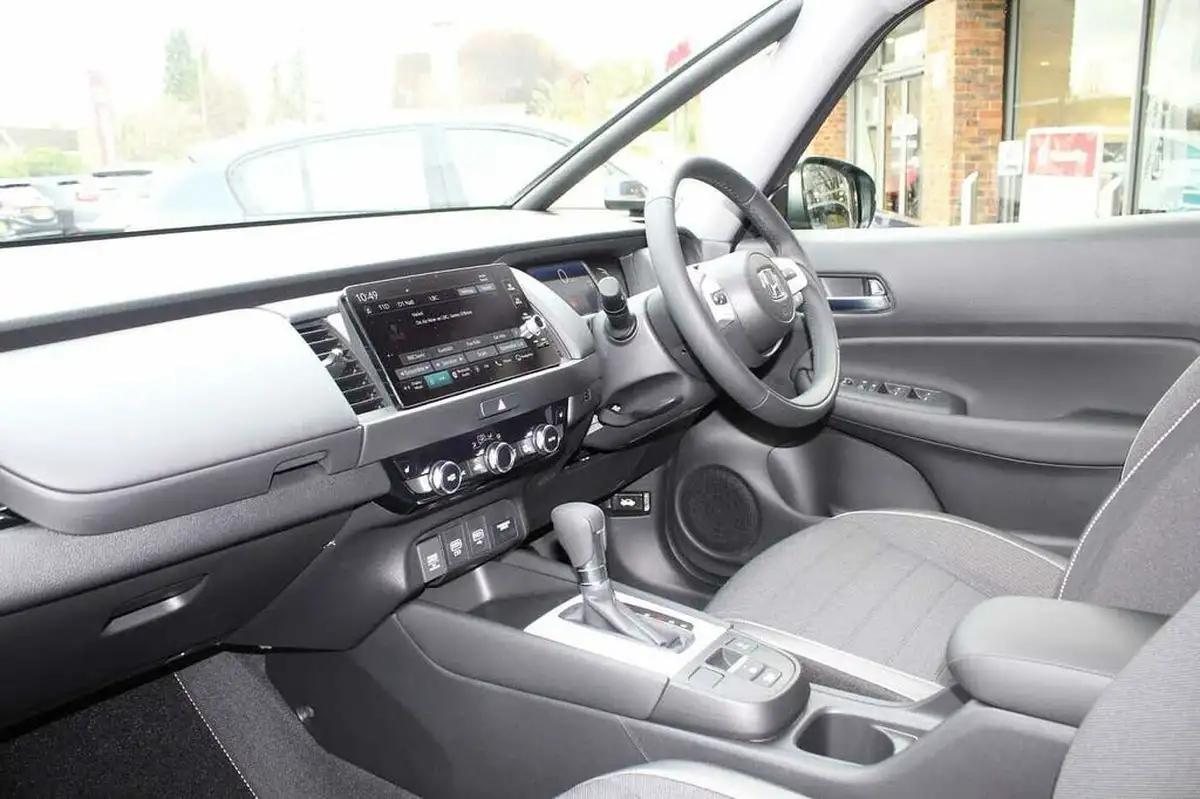 2025-honda-jazz-15-i-mmd-crosstar-advance-big-1