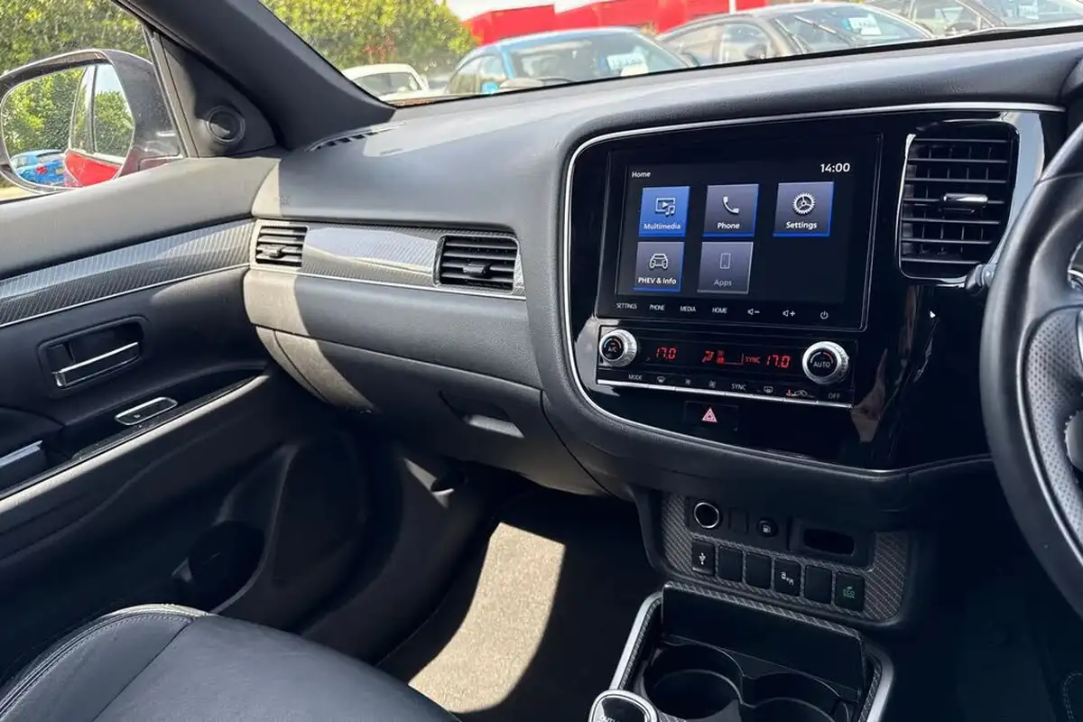 2019-mitsubishi-outlander-24-dynamic-safety-phev-big-44