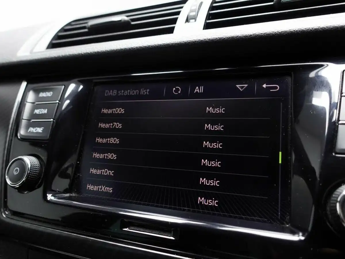 2019-skoda-fabia-10-tsi-monte-carlo-110ps-hatchback-big-21