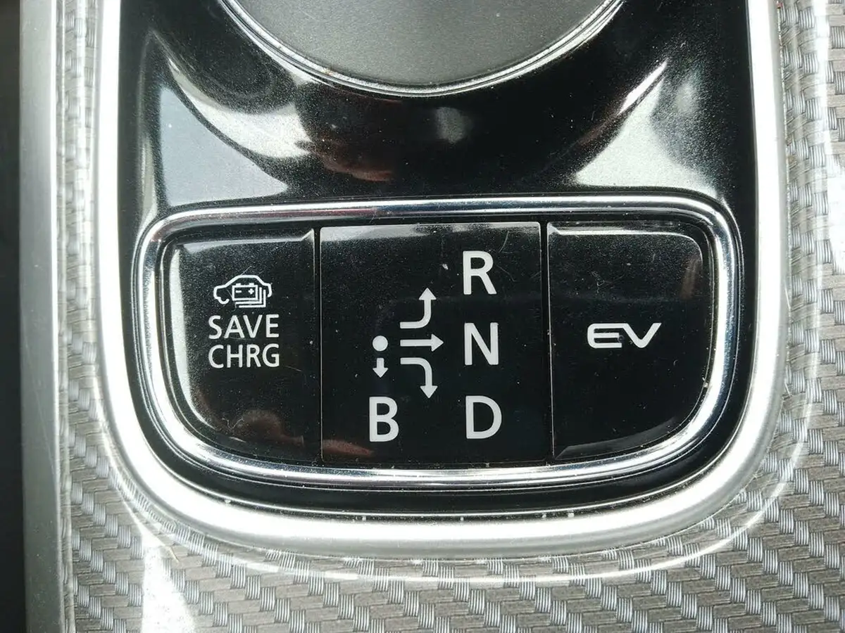 2019-mitsubishi-outlander-24-dynamic-phev-big-12