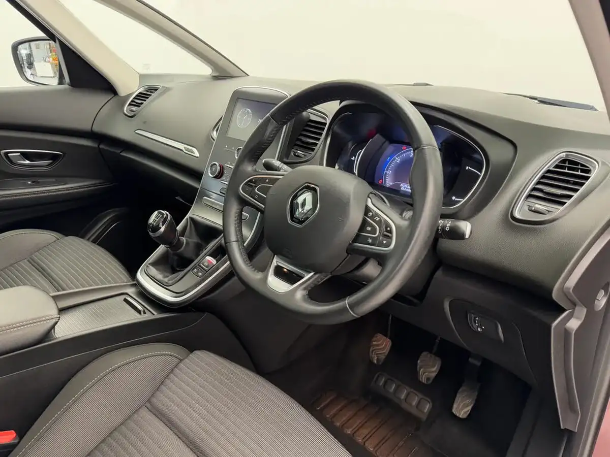 2019-renault-grand-scenic-13-tce-iconic-big-21