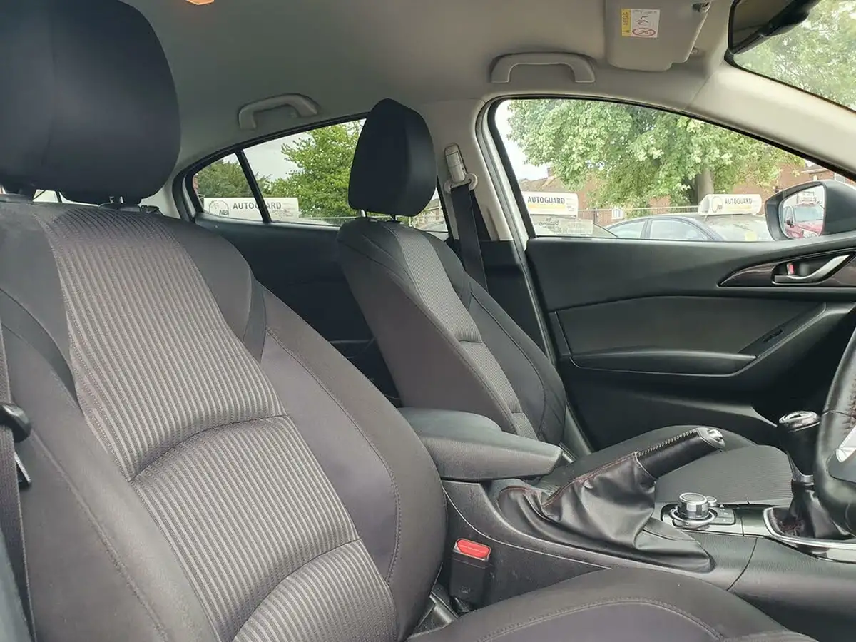 2015-mazda-mazda3-20-se-l-fastback-4d-big-22