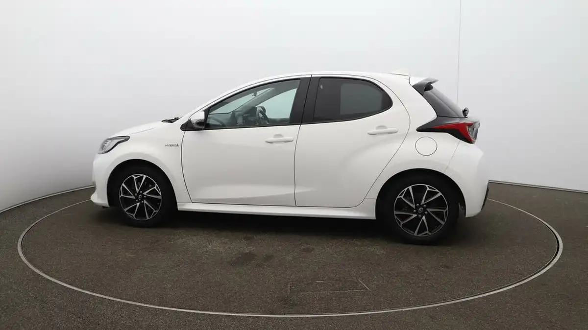 2021-toyota-yaris-15-vvt-i-design-big-52