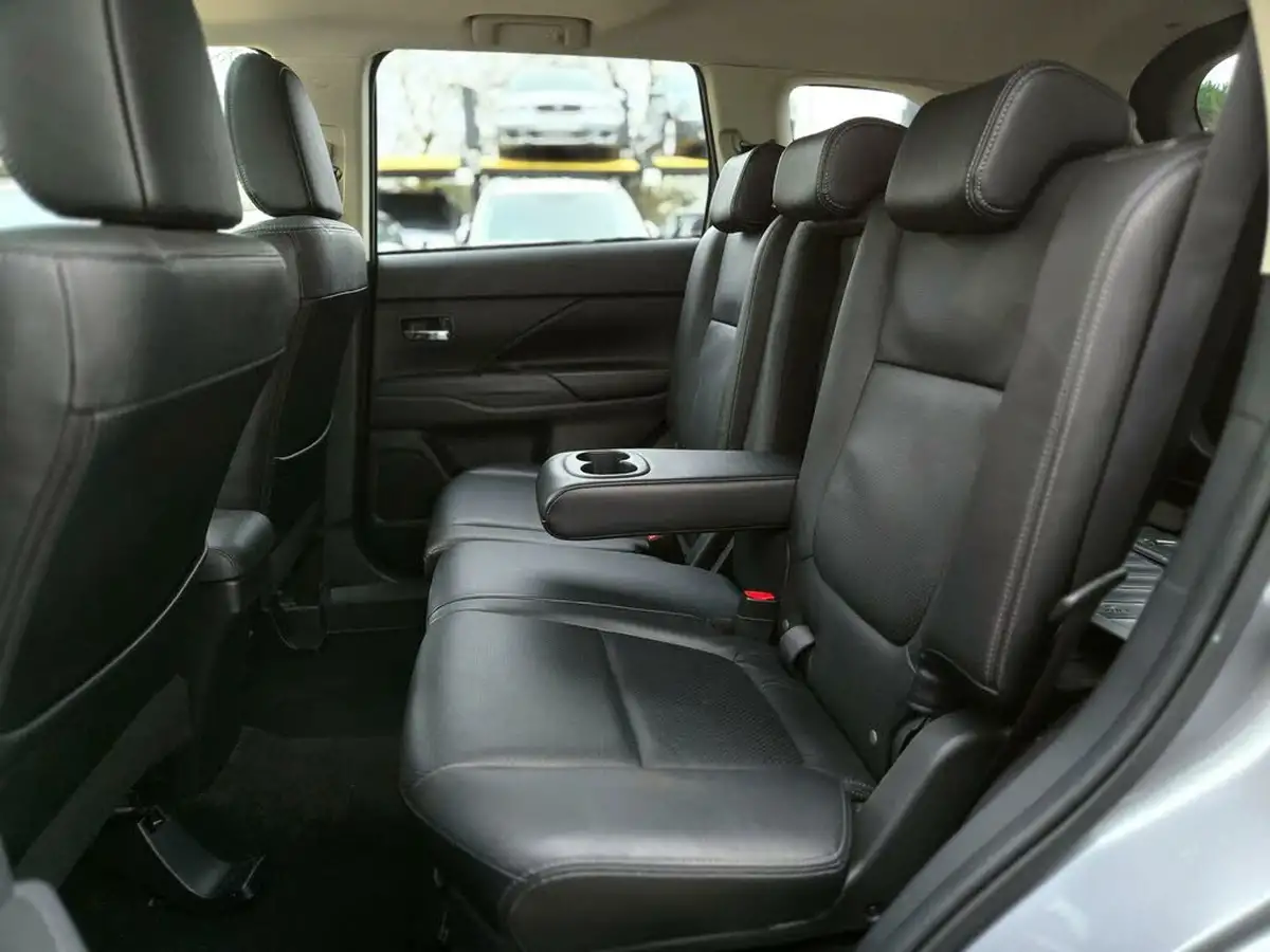 2014-mitsubishi-outlander-22di-d-gx4-big-37