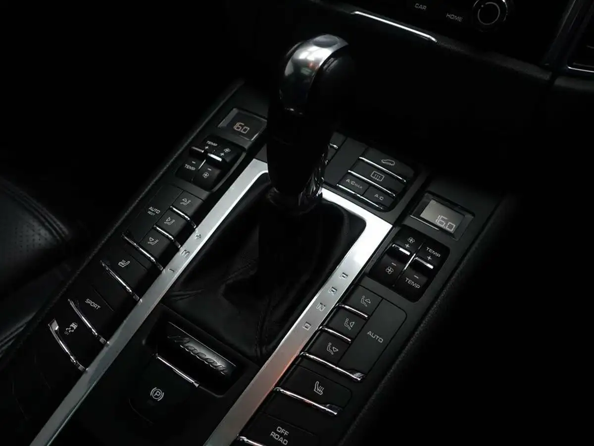 2018-porsche-macan-20-252ps-ss-big-32