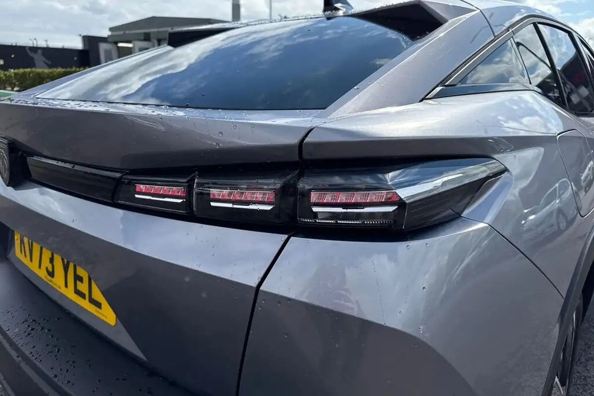 2023-peugeot-408-12-puretech-allure-premium-big-7