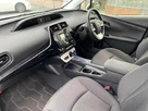 2017-toyota-prius-small-11