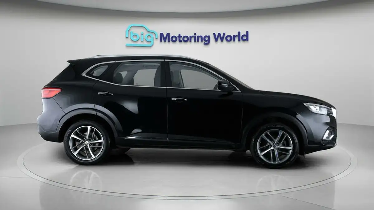 2022-mg-hs-15t-gdi-exclusive-162ps-big-8