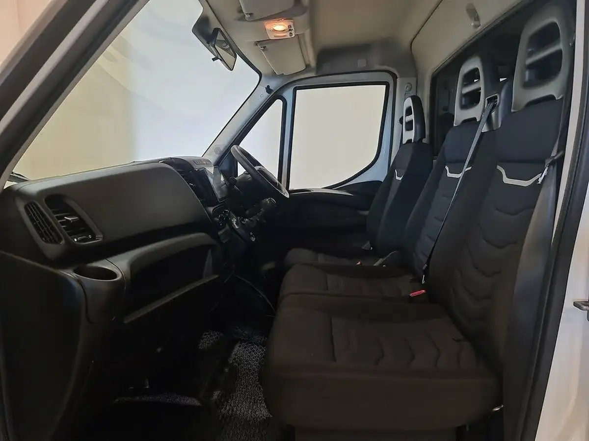 2021-iveco-daily-s-class-23td-35s14h-3000-big-13