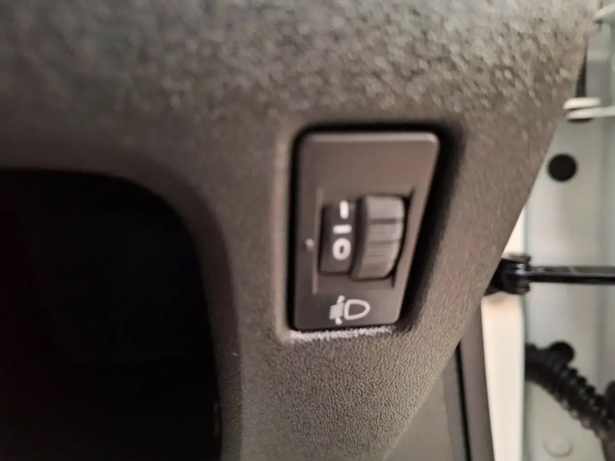 2016-peugeot-208-big-10