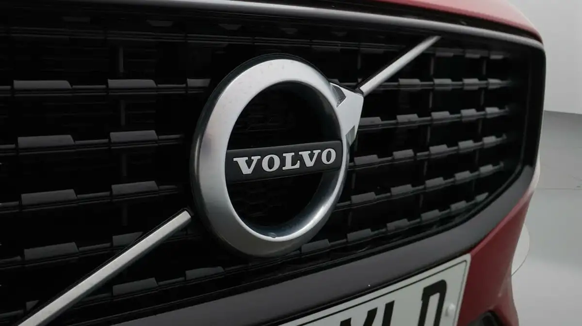 2019-volvo-s60-20-t5-r-design-plus-big-23
