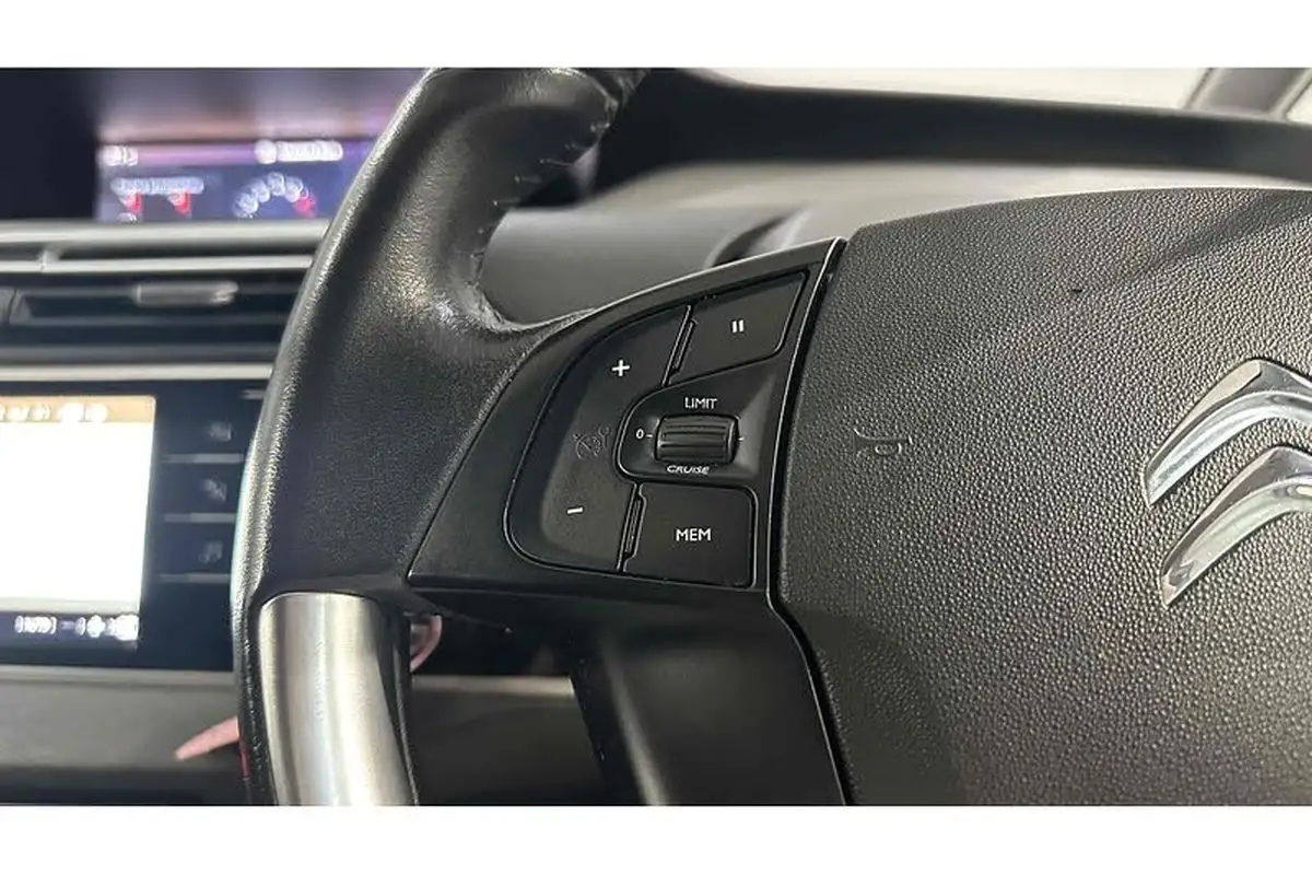2018-citroen-c4-picasso-12-puretech-feel-big-29