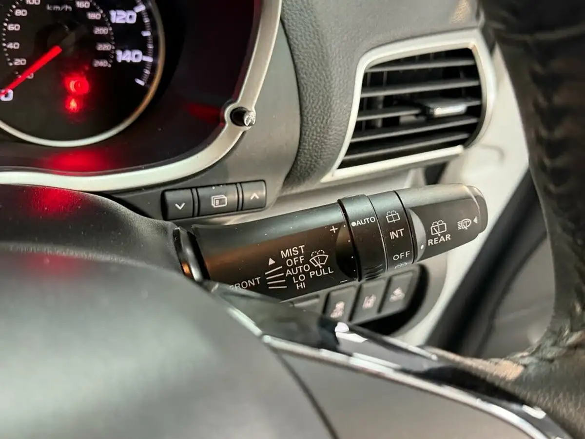 2019-mitsubishi-eclipse-cross-15-black-big-38