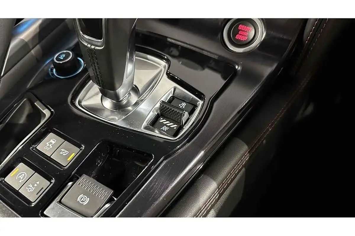 2019-jaguar-f-type-20-i4-chequered-flag-coupe-big-57