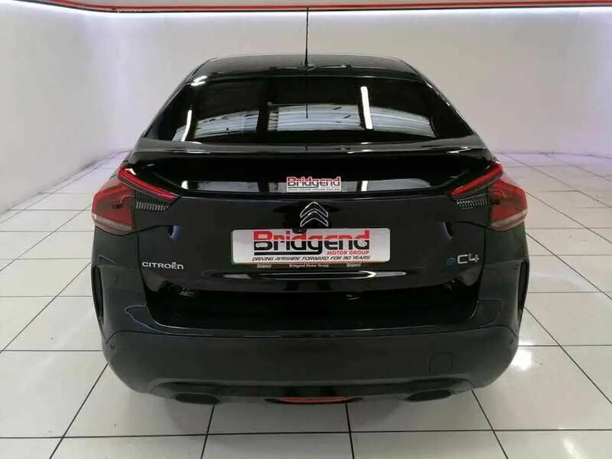 2022-citroen-c4-e-shine-big-4