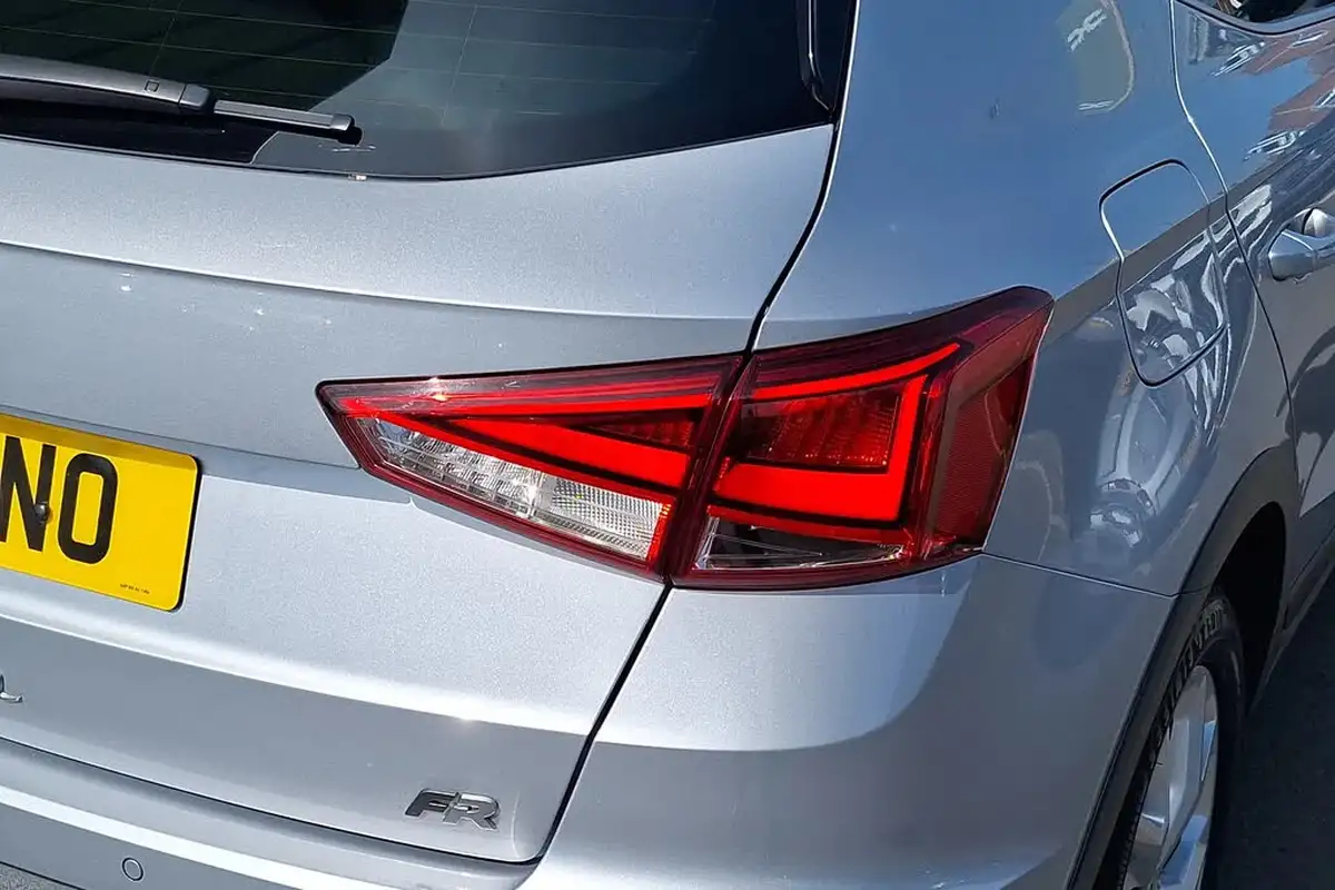 2022-seat-arona-10-tsi-fr-big-16