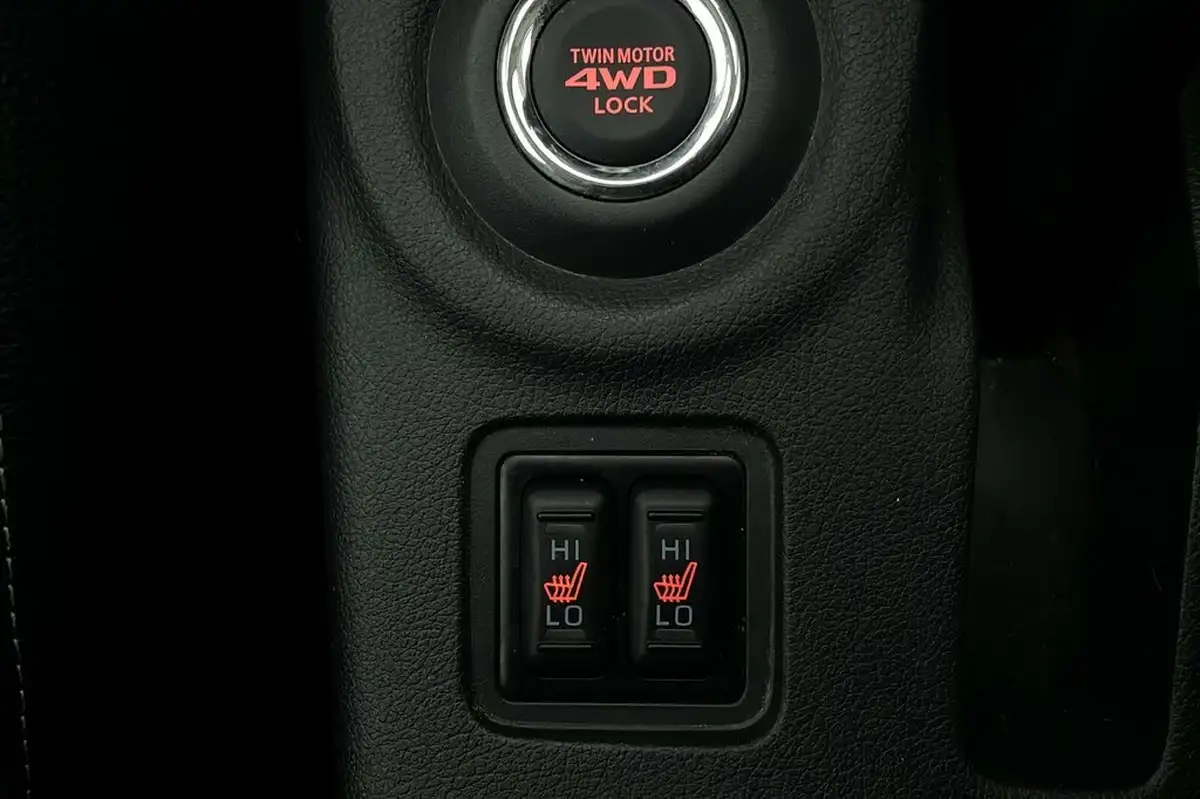 2014-mitsubishi-outlander-20-gx4h-big-24