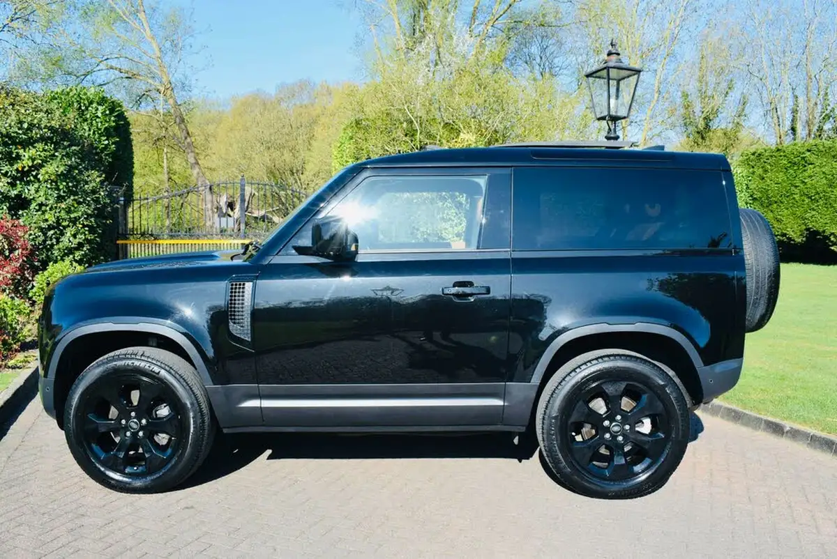 2023-land-rover-90-defender-30-d250-hse-big-1