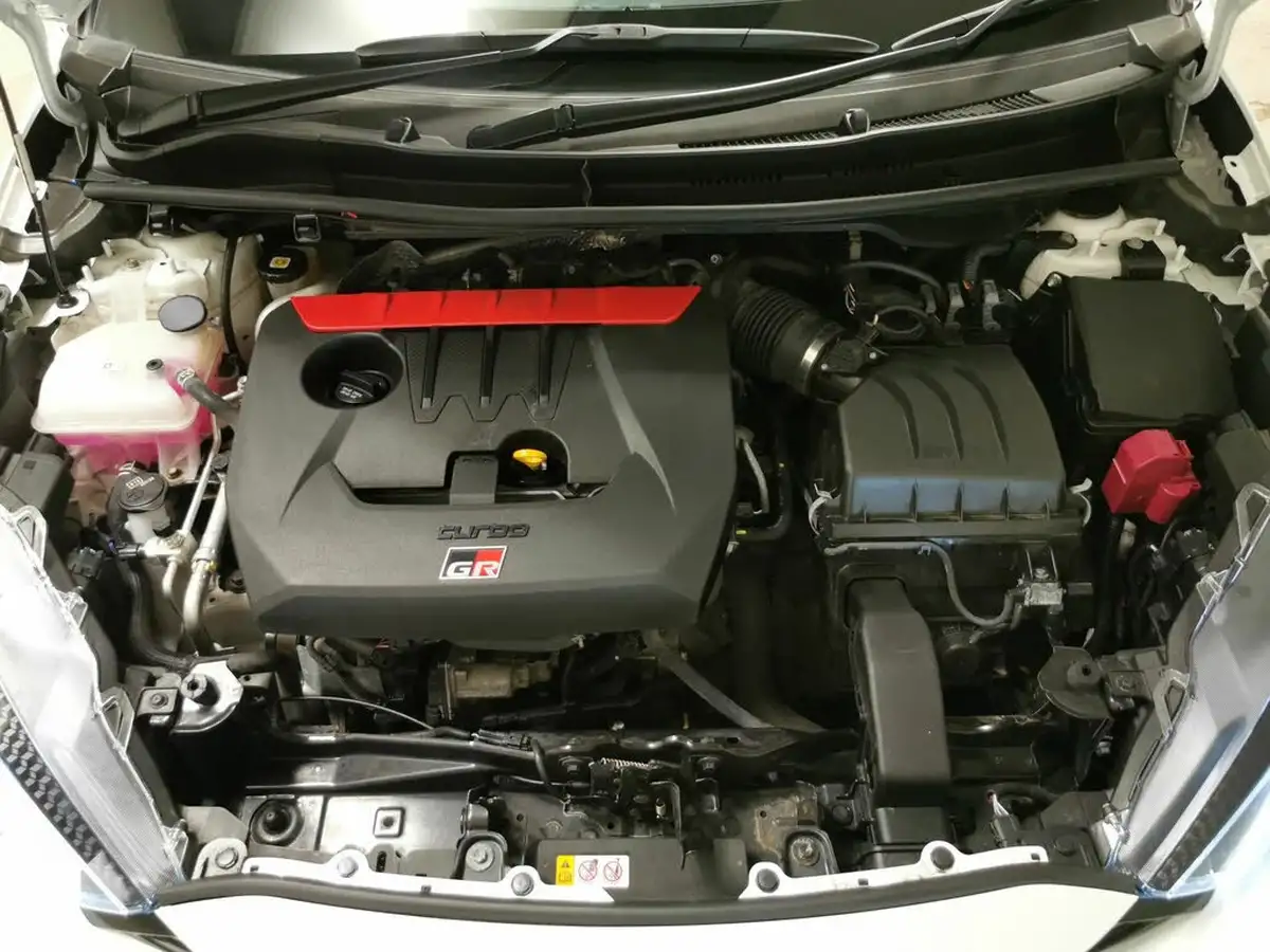 2021-toyota-yaris-16-gr-circuit-pack-big-29