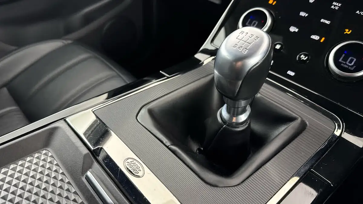 2019-land-rover-range-rover-evoque-20-d150-r-dynamic-big-15