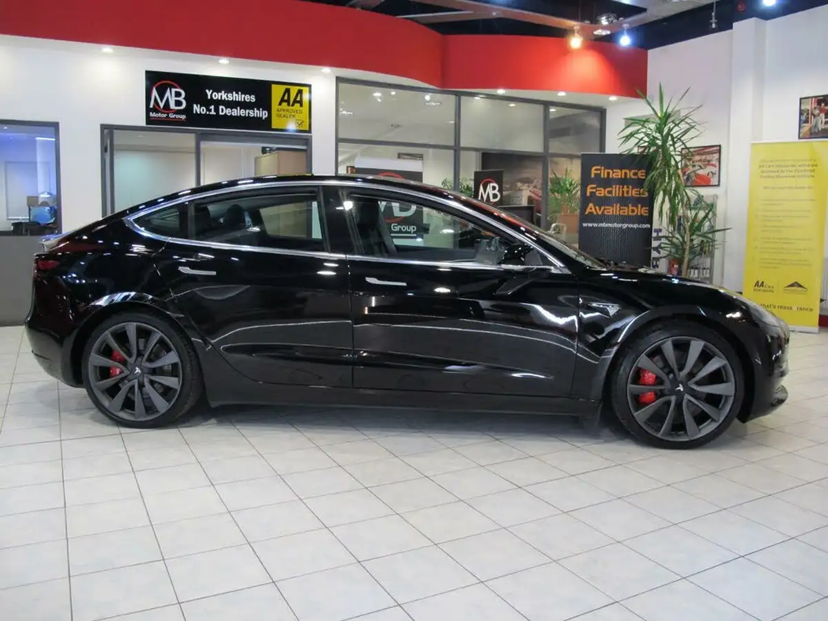 2020-tesla-model-3-e-performance-big-1