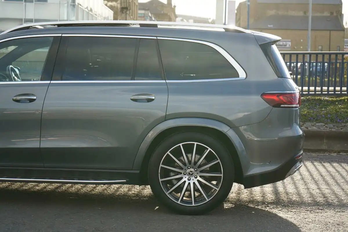 2021-mercedes-benz-gls-class-29d-gls400d-amg-line-premium-plus-big-27