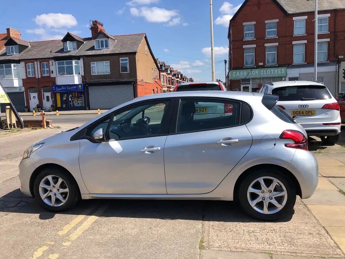 2018-peugeot-208-12-puretech-active-82bhp-ss-etg5-big-3