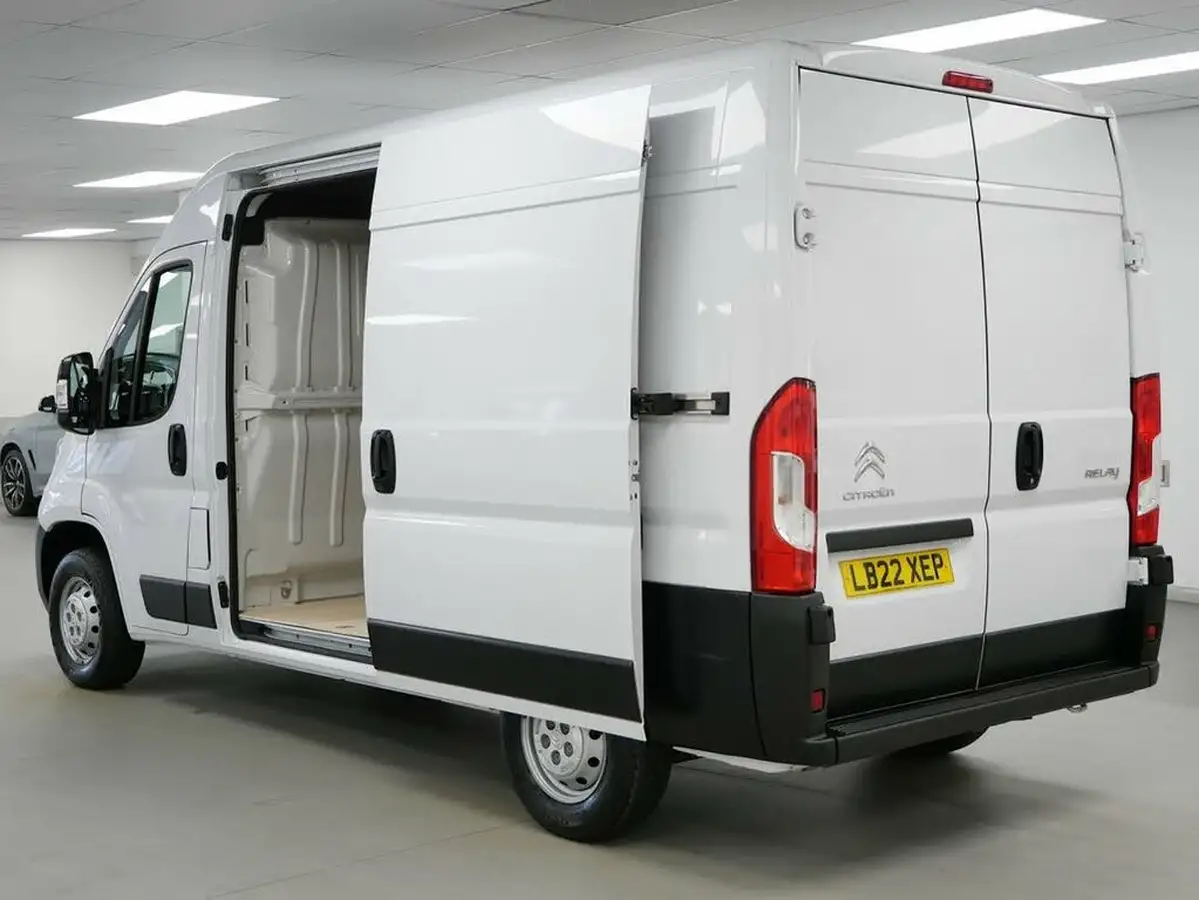 2022-citroen-relay-22bluehdi-35-l2h2-enterprise-big-17