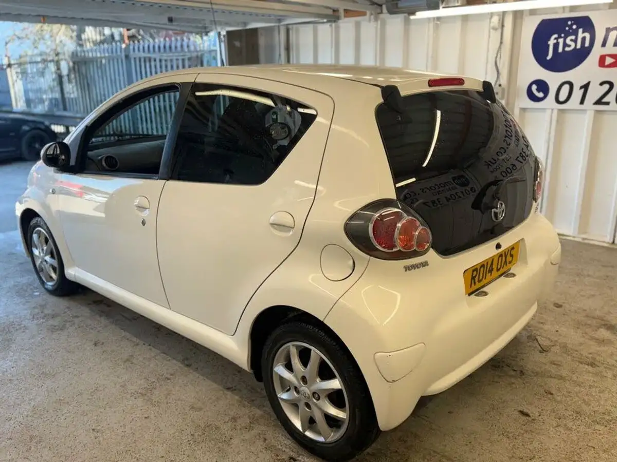 2014-toyota-aygo-10-mode-ac-5d-big-12