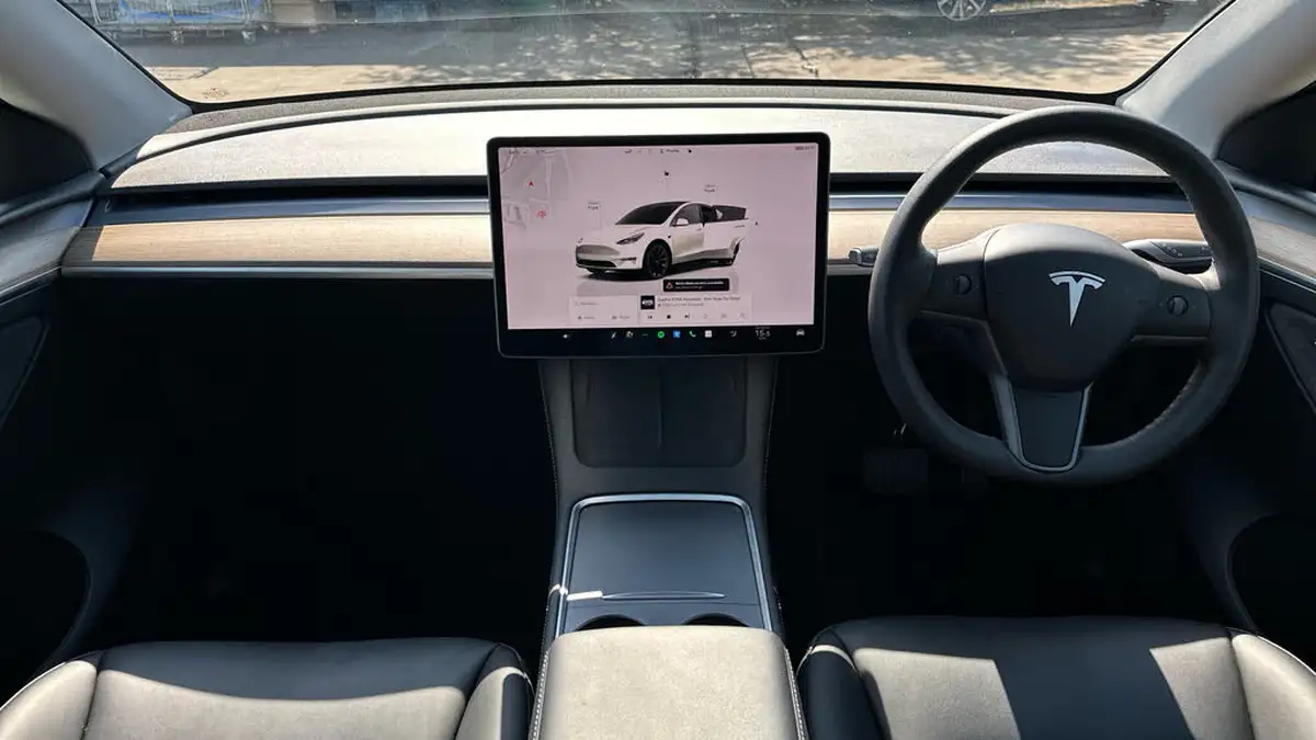 2022-tesla-model-y-e-long-range-big-10