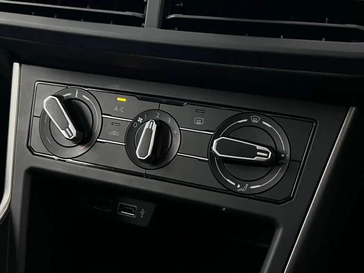 2019-volkswagen-polo-10-tsi-se-ss-big-33