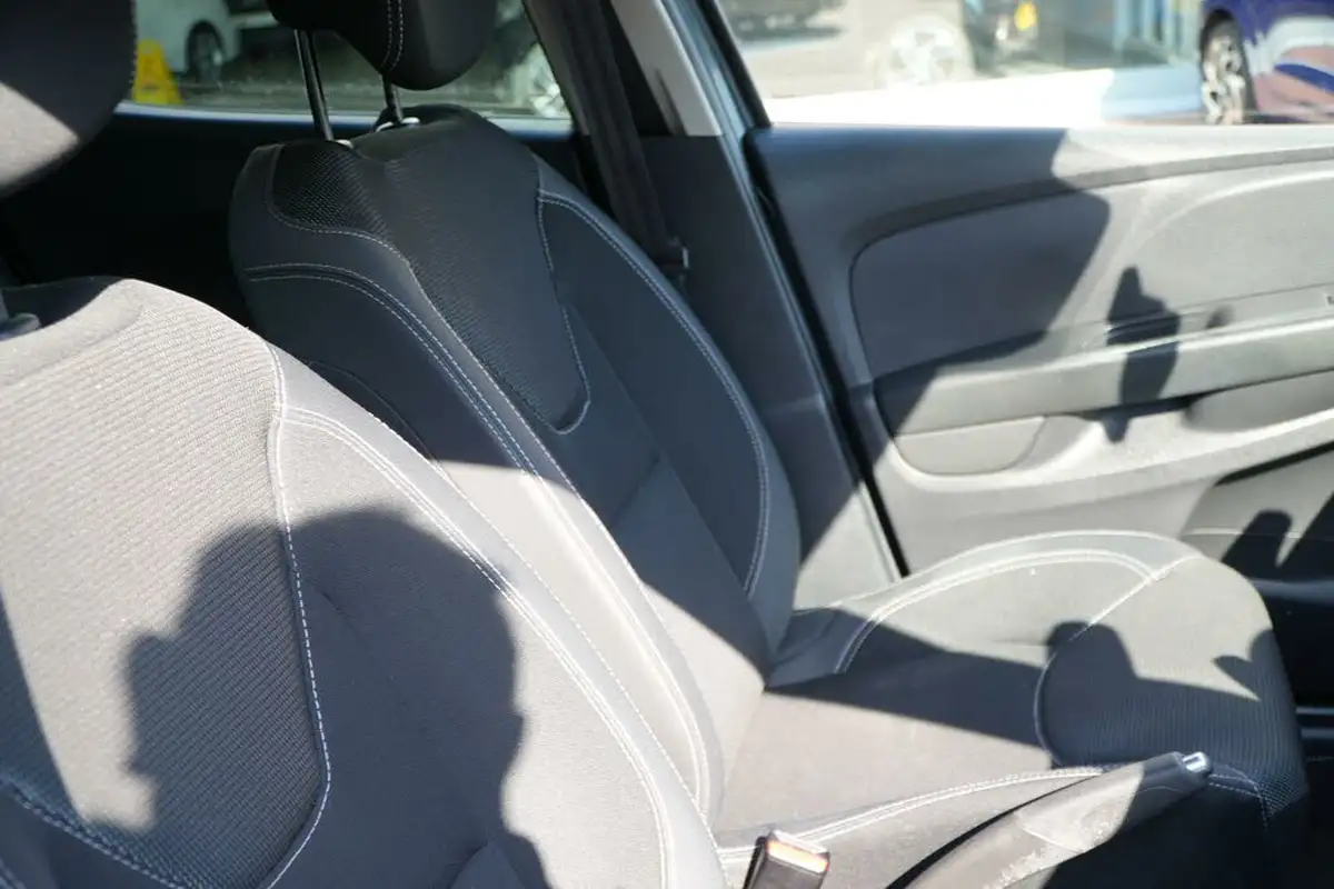 2019-renault-clio-09-tce-iconic-75ps-big-21
