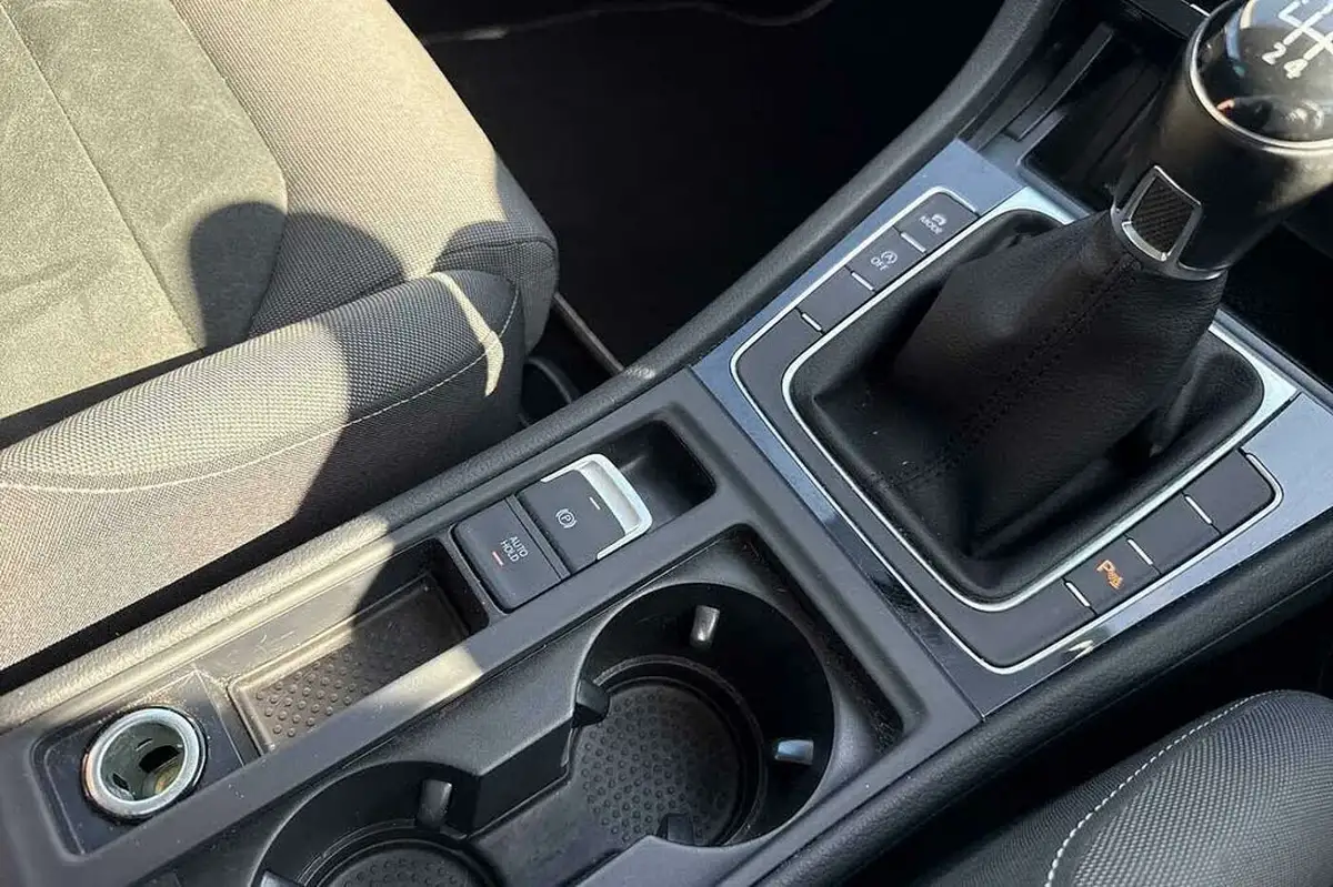 2019-volkswagen-golf-16tdi-gt-hatchback-5d-big-27