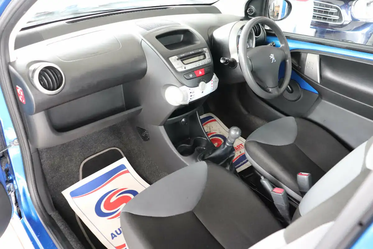 2013-peugeot-107-10-access-big-26