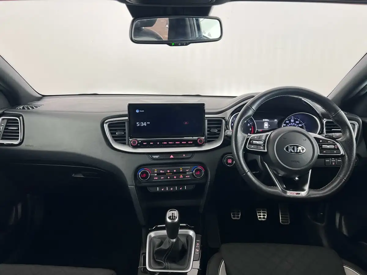 2021-kia-pro-ceed-15-t-gdi-gt-line-big-17