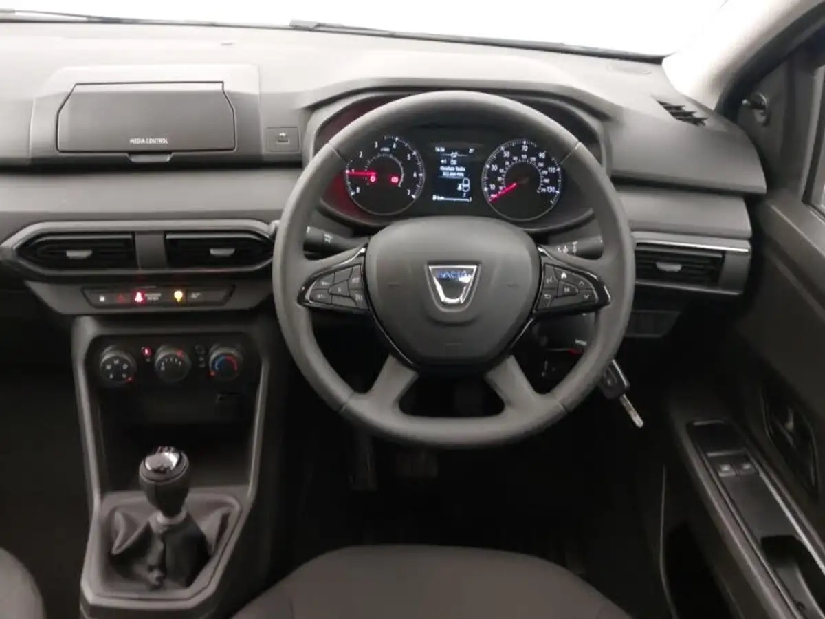 2022-dacia-sandero-10-sce-essential-big-6