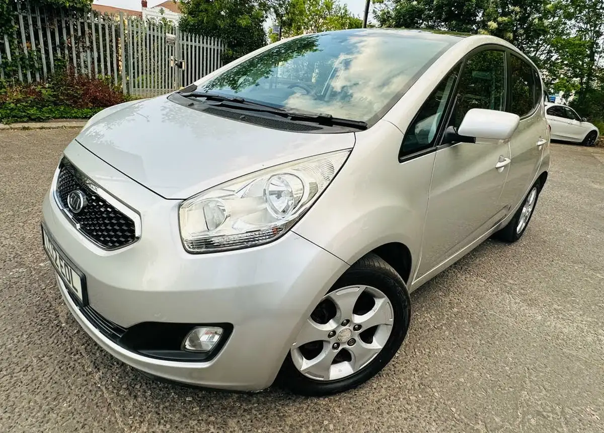 2012-kia-venga-16-3-auto-big-10