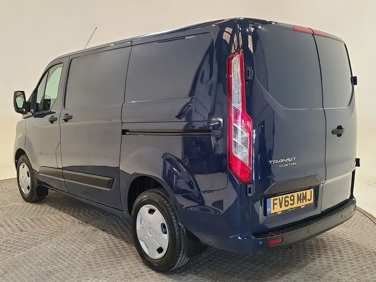 2020-ford-transit-custom-20tdci-320-l1h1-trend-105pseu6dt-panel-van-big-2