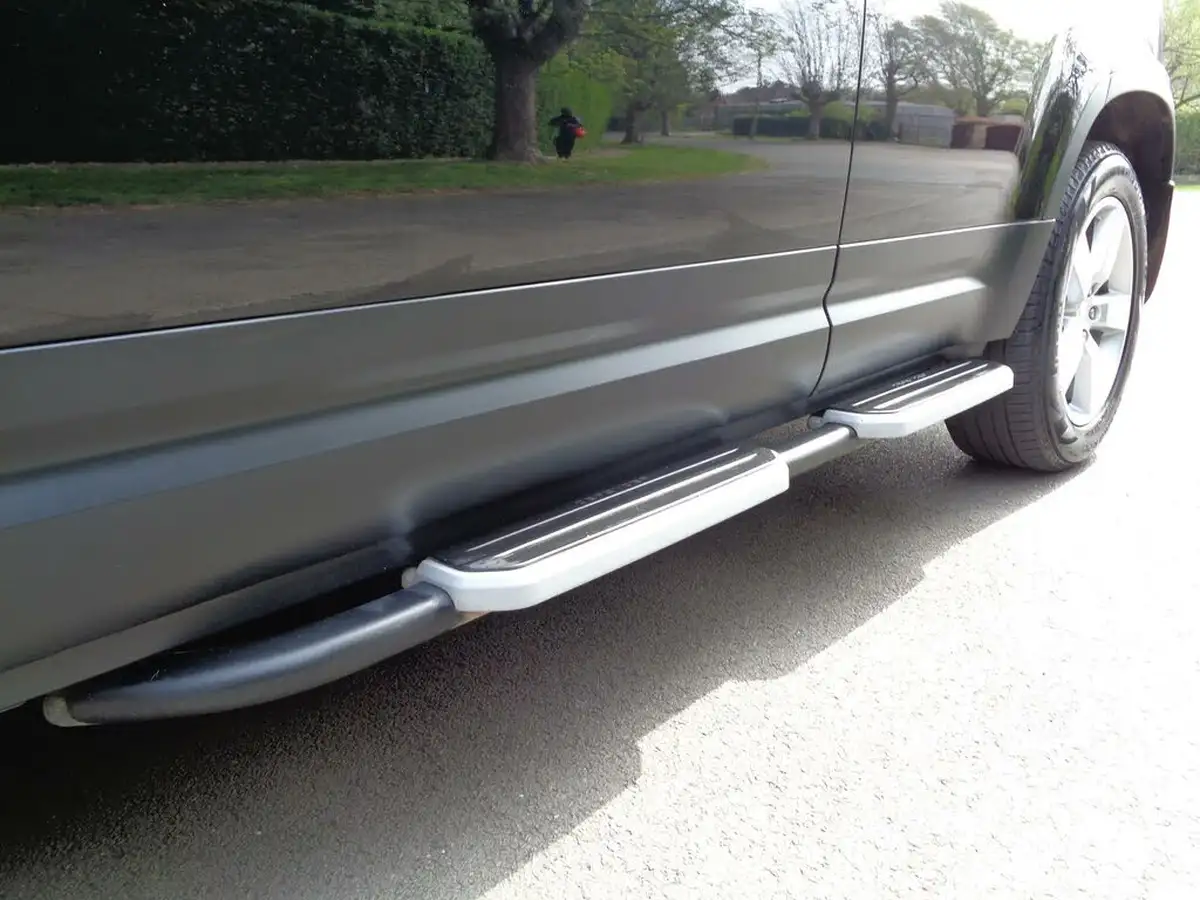 2021-land-rover-110-defender-30-d300-hard-top-hse-110-big-17
