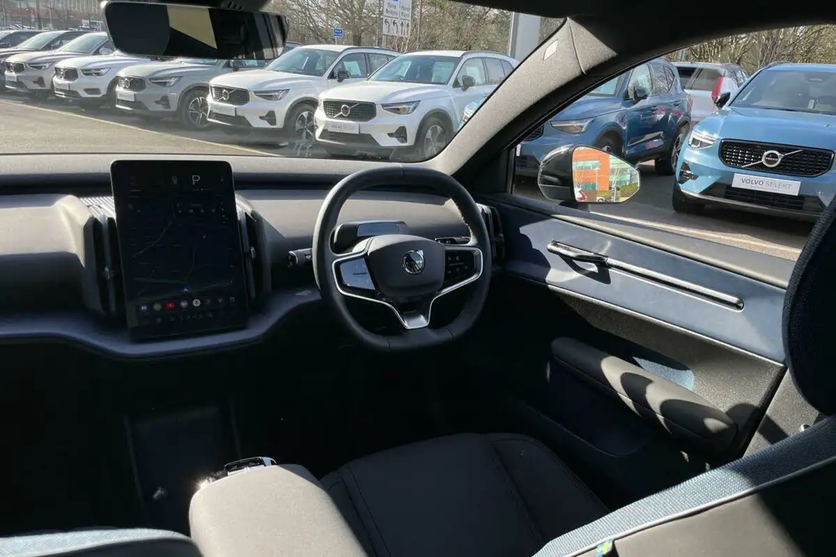 2024-volvo-ex30-e-single-motor-ultra-big-31