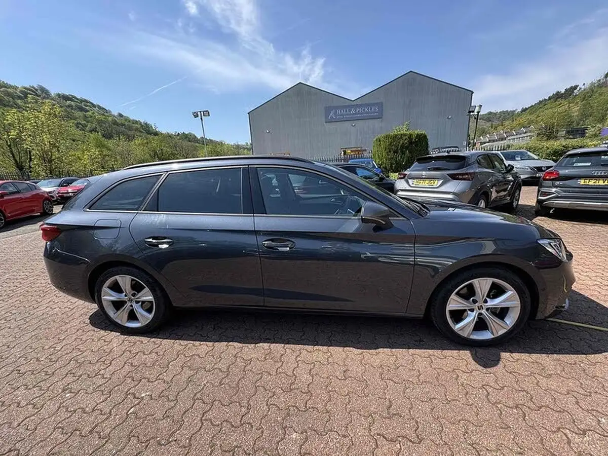 2022-seat-leon-15-tsi-evo-fr-150ps-estate-big-3