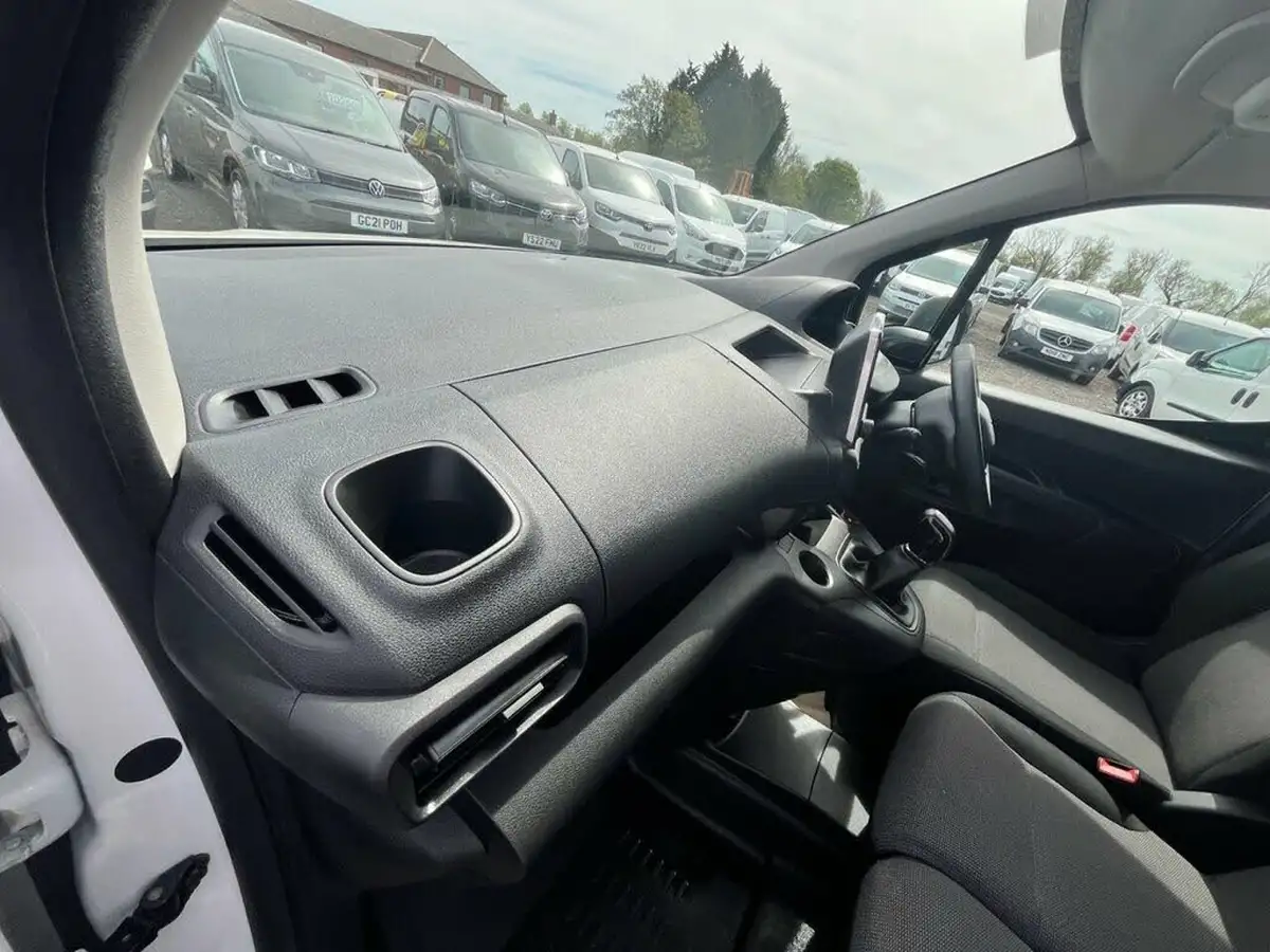 2020-peugeot-partner-15-bluehdi-1000-professional-100ps-eu6dt-panel-big-37