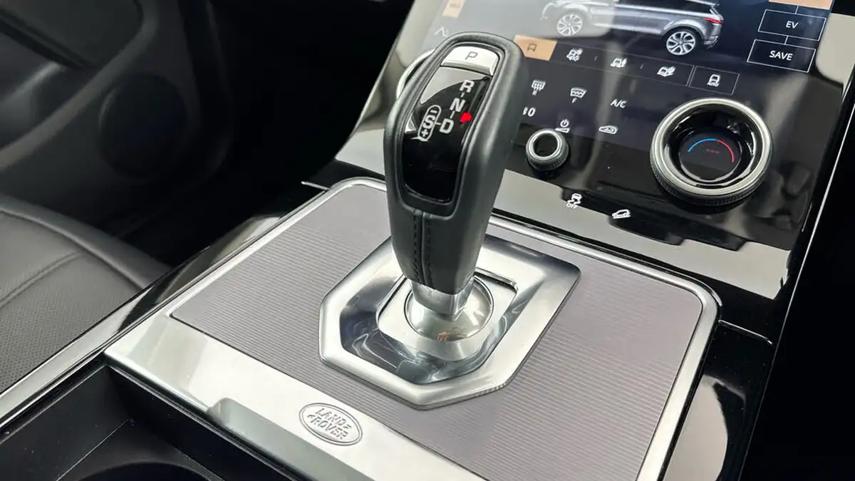 2021-land-rover-range-rover-evoque-15-p300e-r-dynamic-hse-big-19