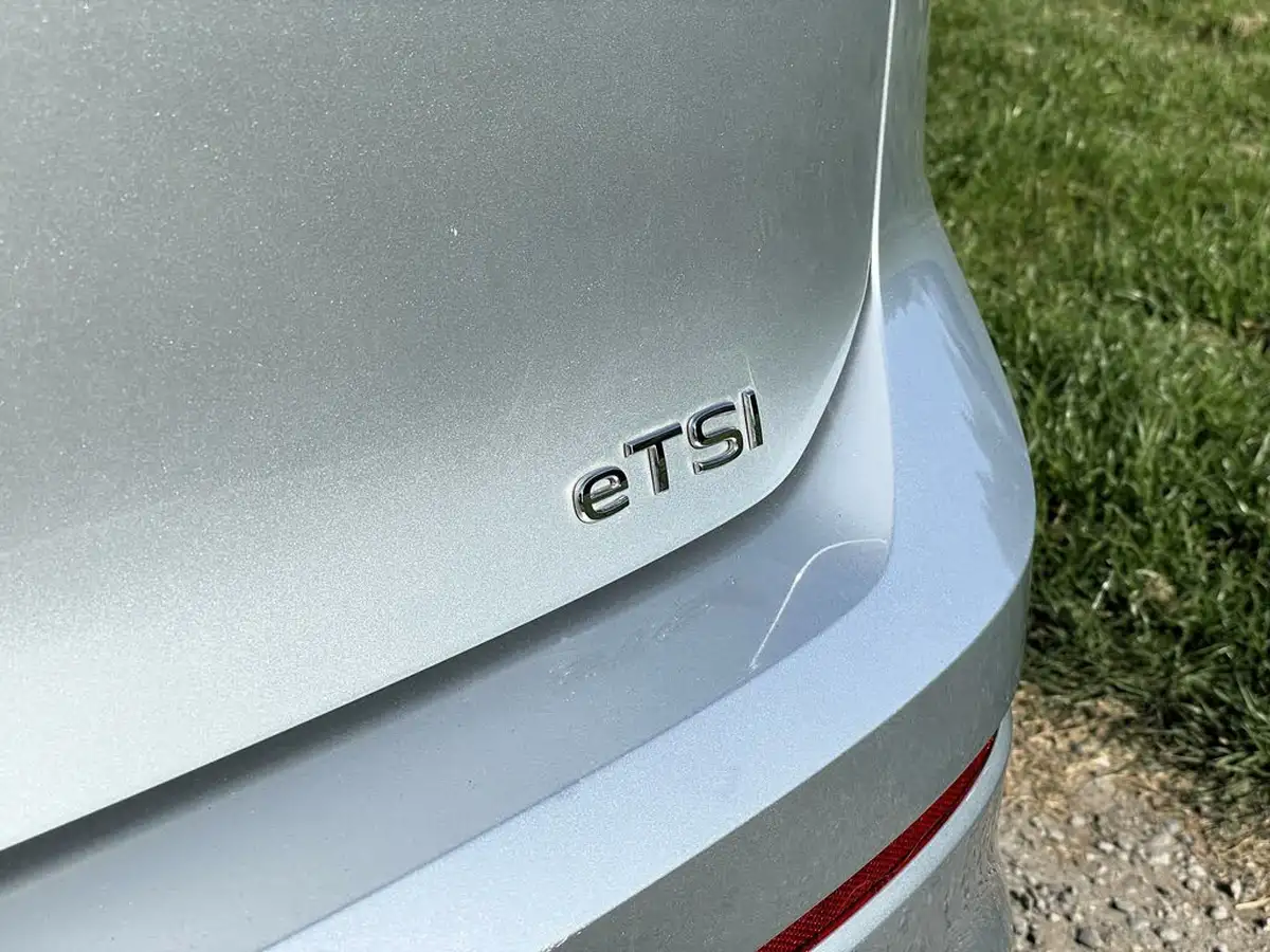2021-volkswagen-golf-big-20