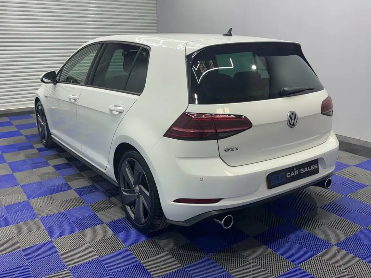2018-volkswagen-golf-20-tsi-gti-5d-big-5
