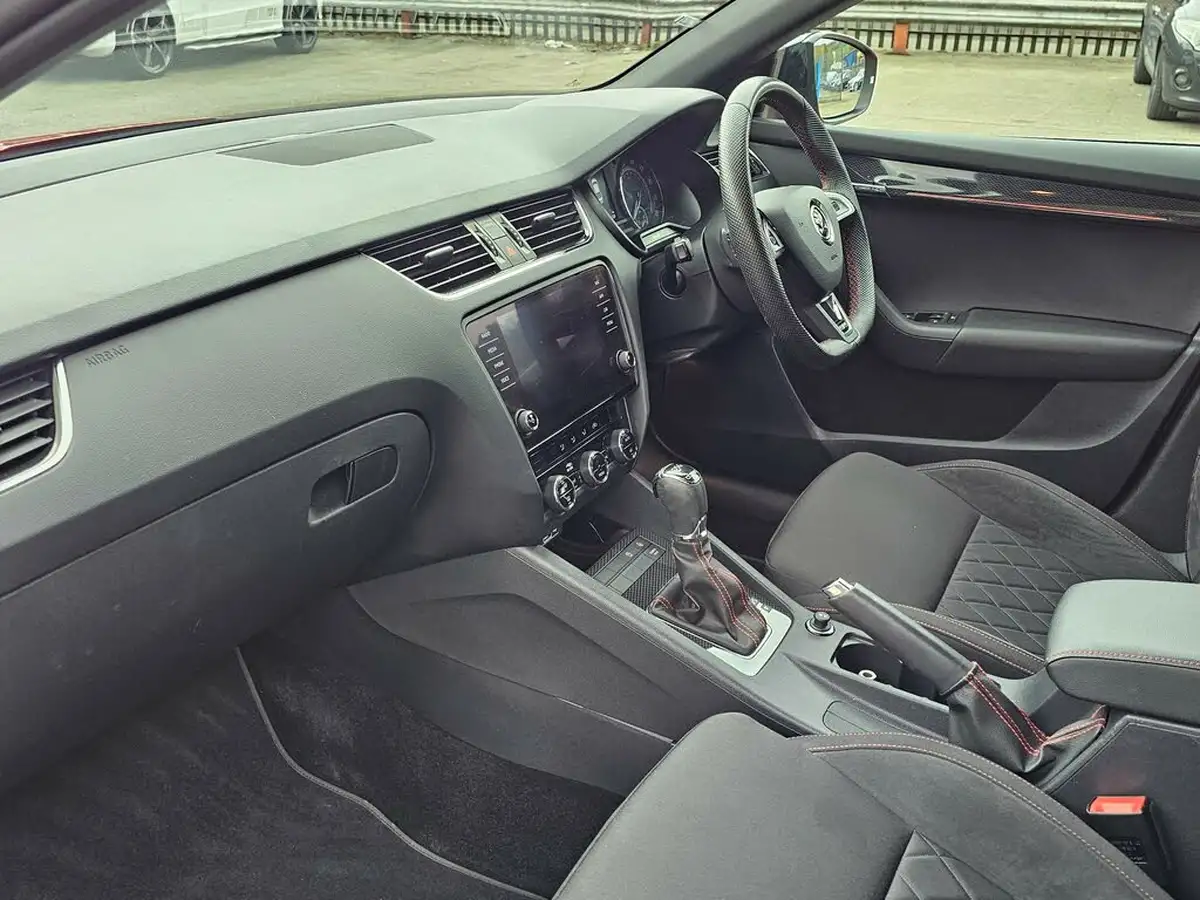 2019-skoda-octavia-20-tsi-vrs-hatchback-dsg-big-11