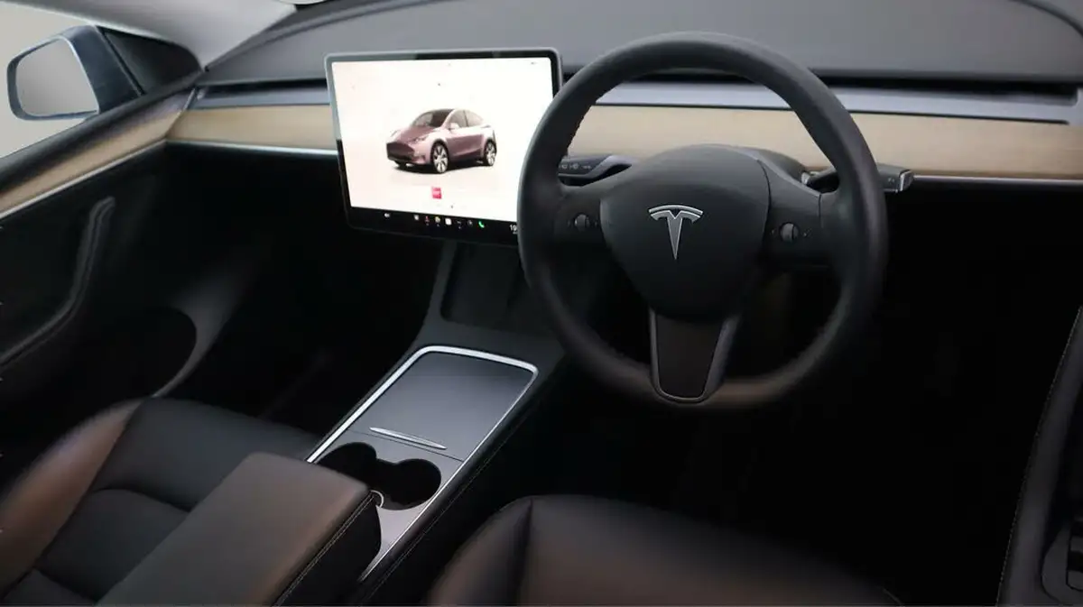 2022-tesla-model-y-e-long-range-big-9