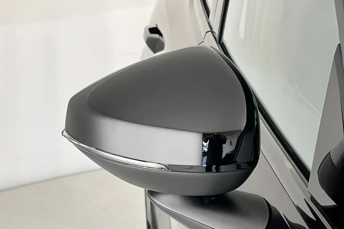 2024-volvo-ex30-e-single-motor-plus-extended-range-big-18