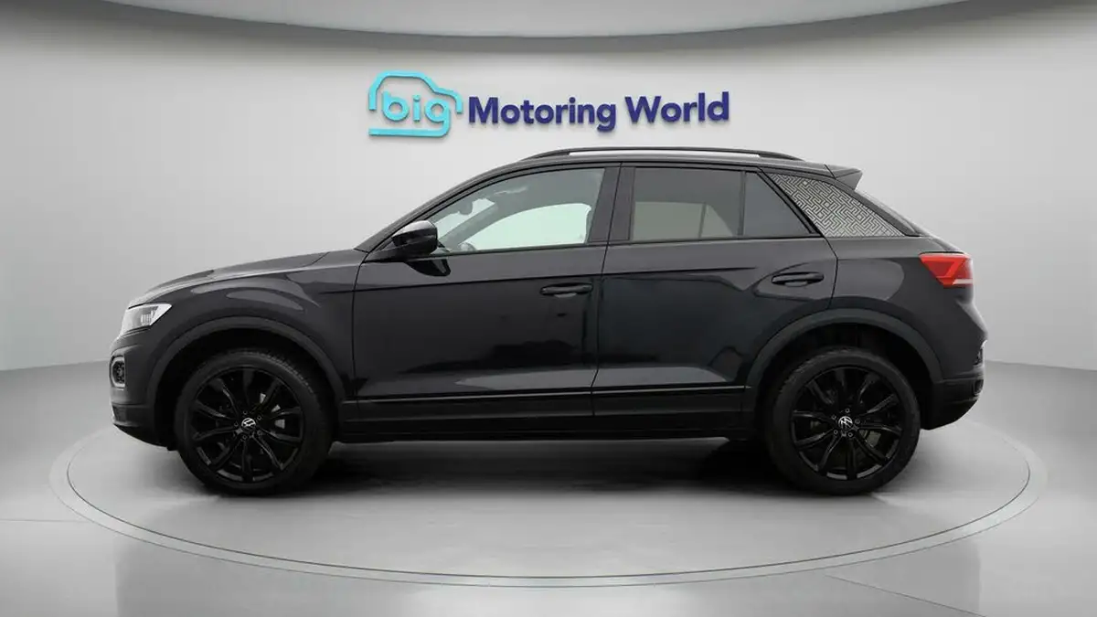 2021-volkswagen-t-roc-15-tsi-black-edition-big-3